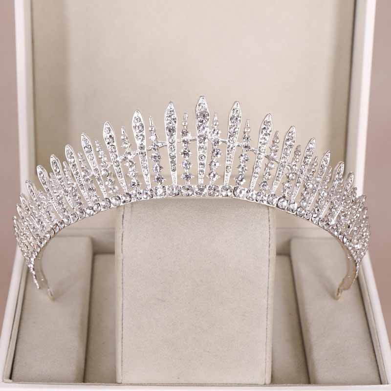 Women'S Accessories And Jewelry - Elegancka korona ślubna, ozdobne akcesoria do