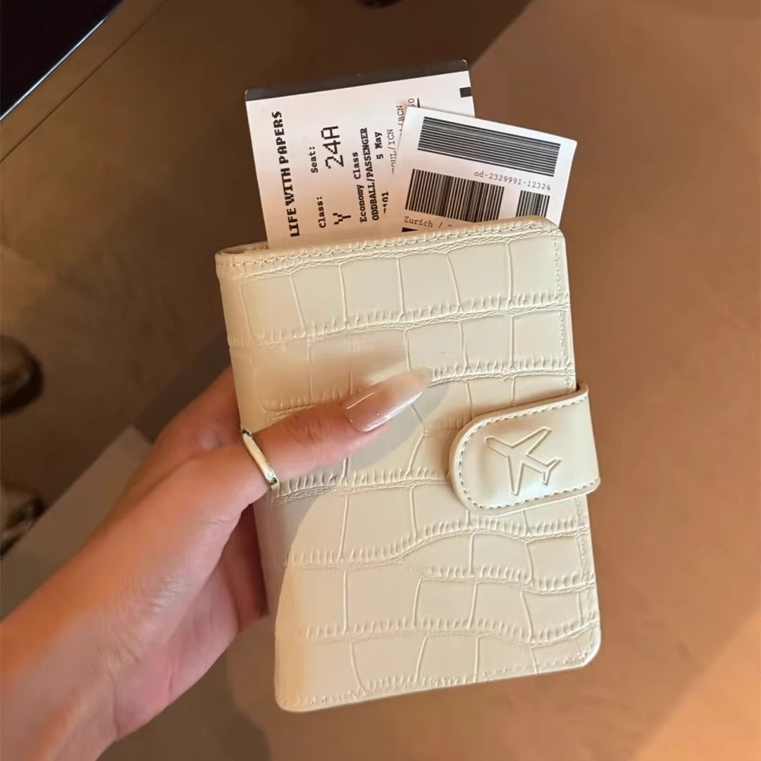 Etui na paszport ze skóry PU d – Women Accessories Online recenzja i cena