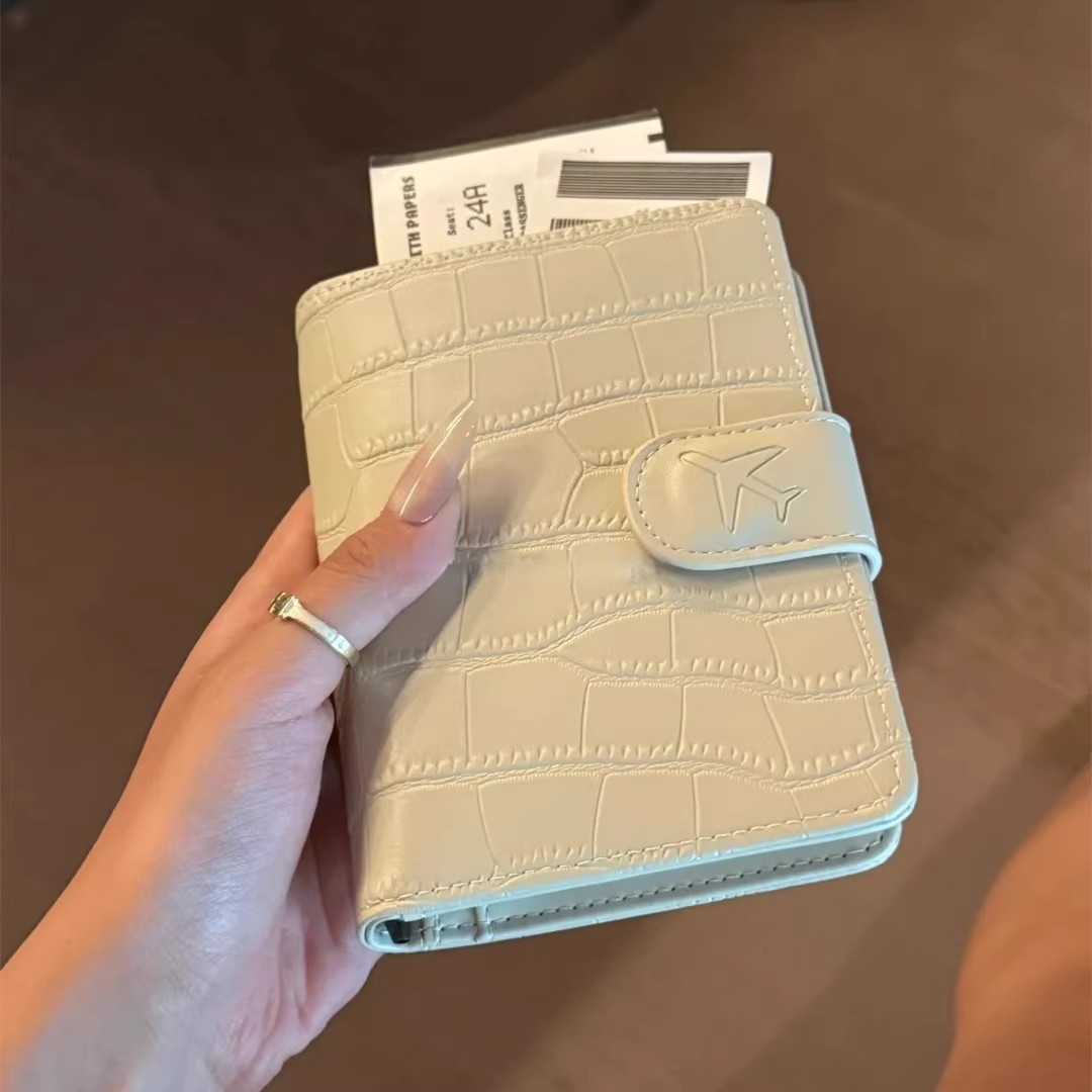 Etui na paszport ze skóry PU d – Women Accessories Online recenzja i cena
